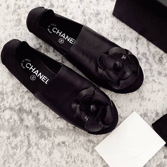 🎉SOLD Chanel 17K flower leather CC loafers flats - Picture 4 of 9